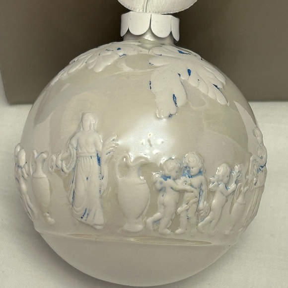 Wedgwood Icon White Jasper Wear Ornament Goddess Cherubs RARE NEW IN BOX - Picture 5 of 8